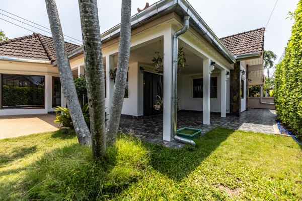 Beautiful Pool Villa